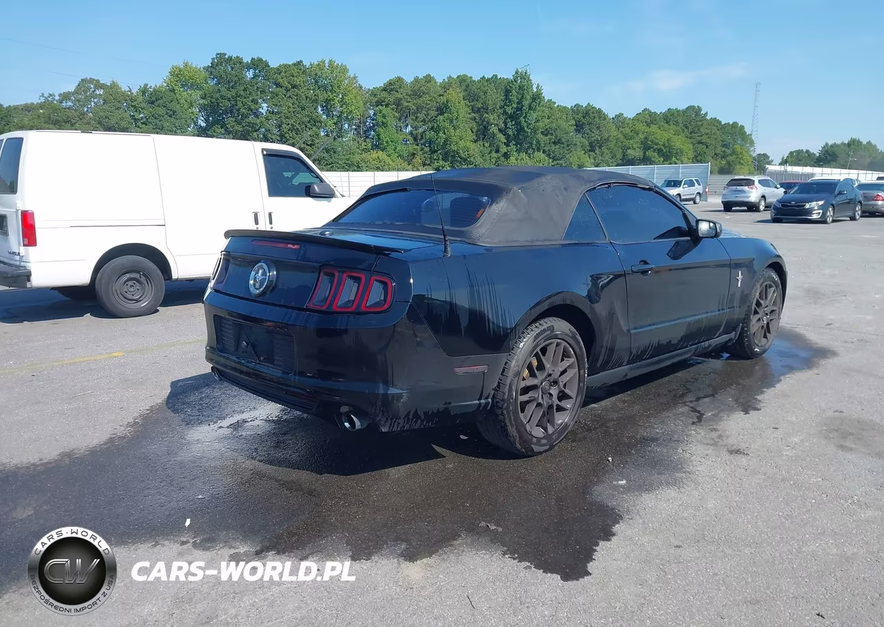 2014 Ford Mustang V6 Premium VIN:1ZVBP8EM3E5241119 - 4