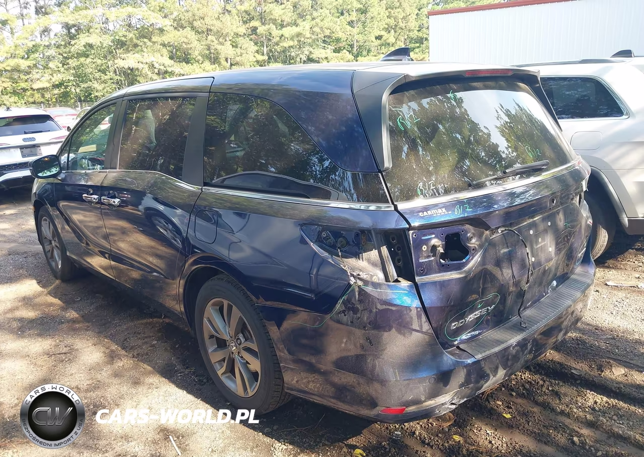 2022 Honda Odyssey Touring VIN:5FNRL6H8XNB044673 - 3