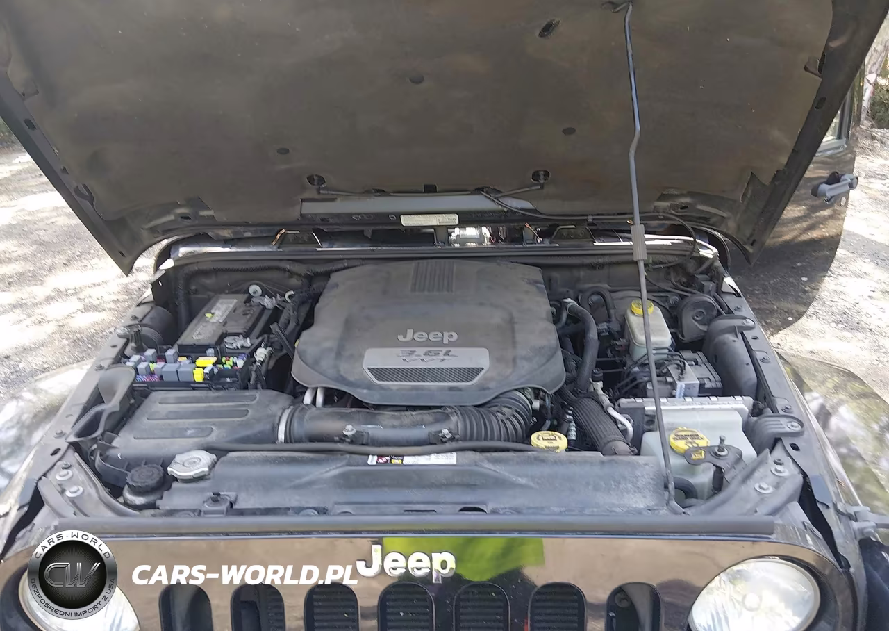 2013 Jeep Wrangler Unlimited Sahara VIN:1C4BJWEG6DL665682 - 10