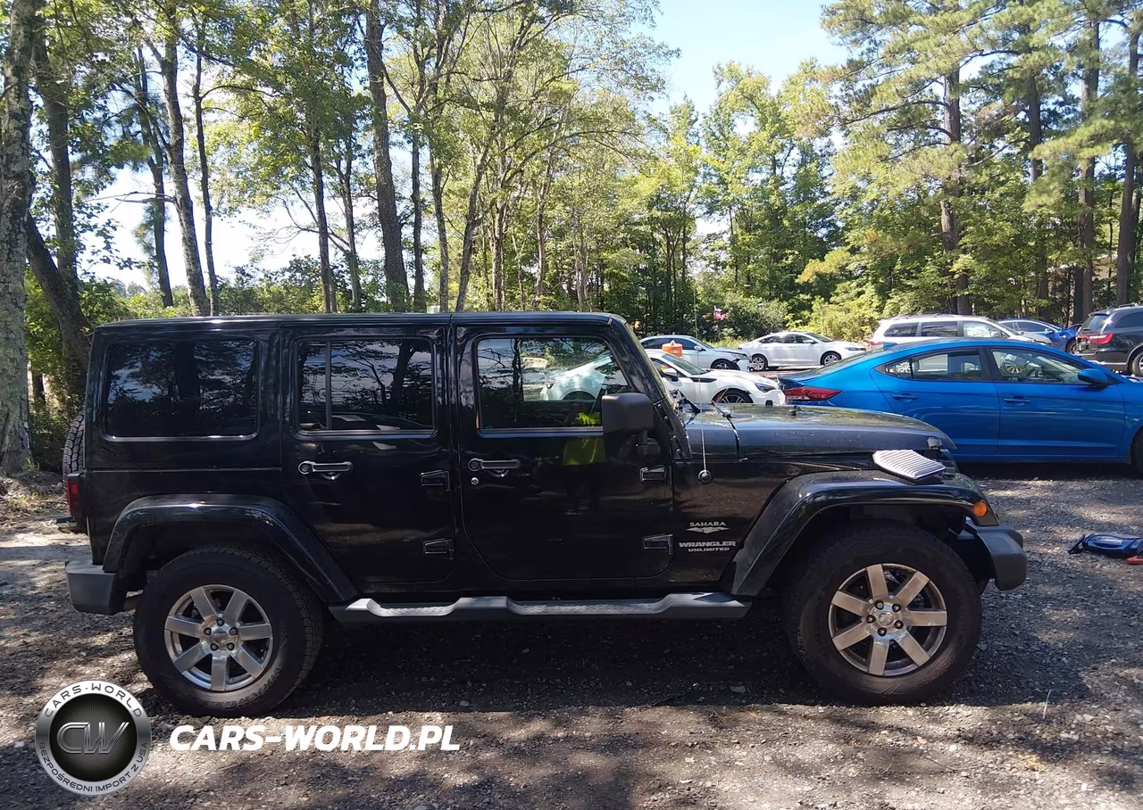 2013 Jeep Wrangler Unlimited Sahara VIN:1C4BJWEG6DL665682 - 13