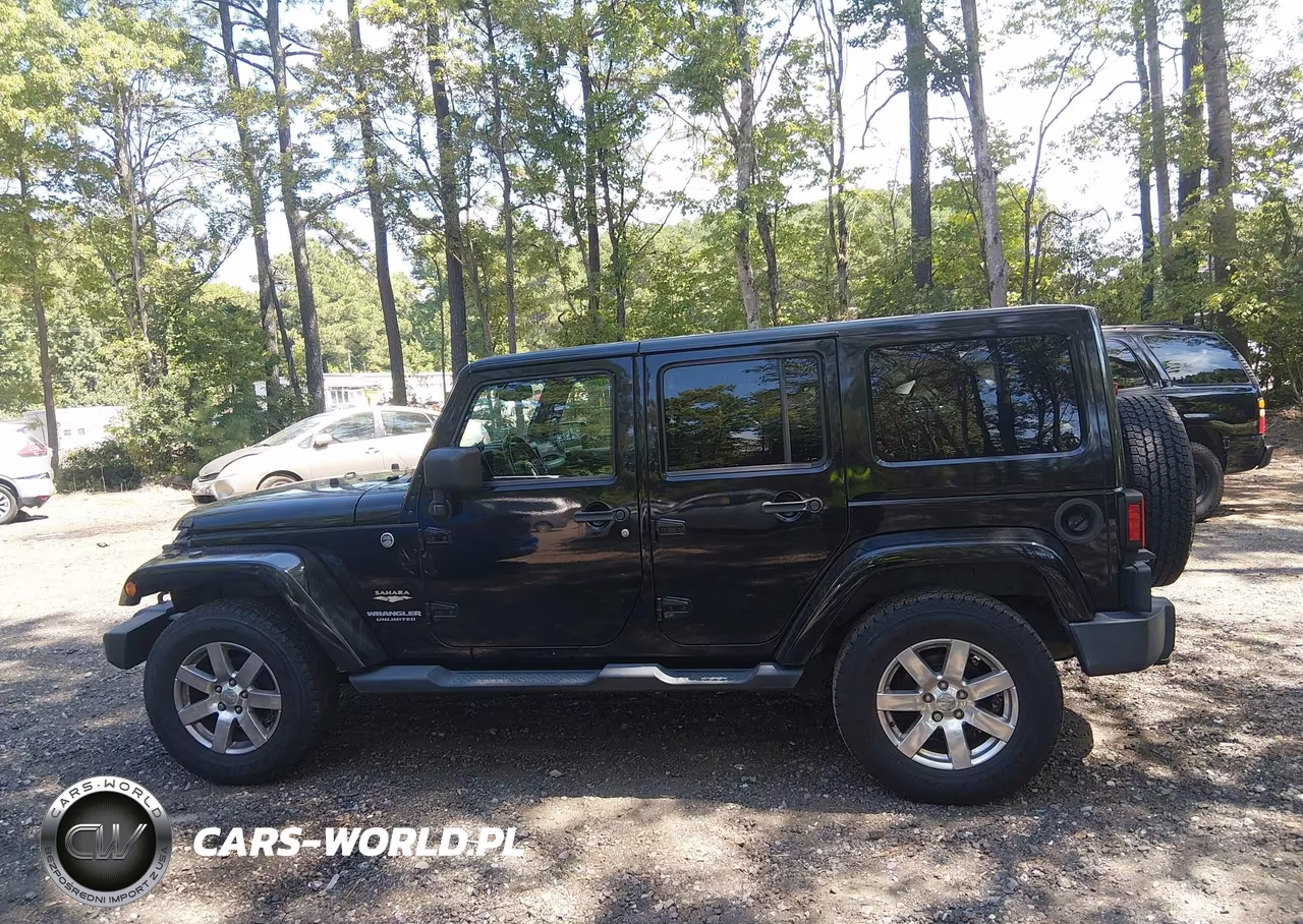 2013 Jeep Wrangler Unlimited Sahara VIN:1C4BJWEG6DL665682 - 14