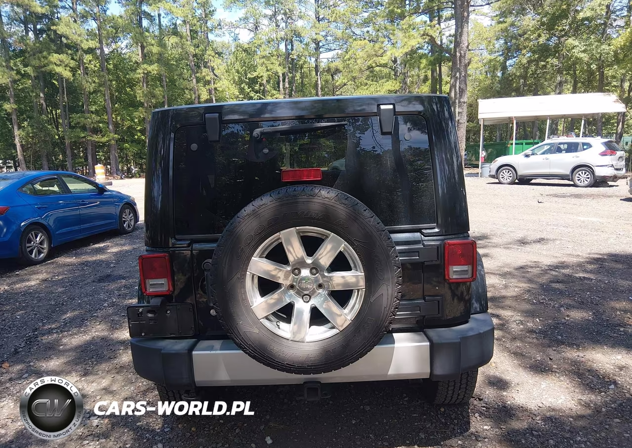 2013 Jeep Wrangler Unlimited Sahara VIN:1C4BJWEG6DL665682 - 16