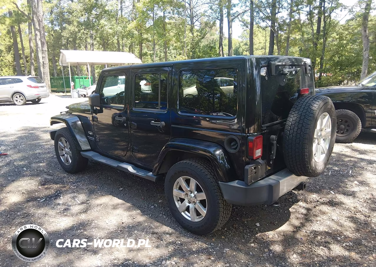 2013 Jeep Wrangler Unlimited Sahara VIN:1C4BJWEG6DL665682 - 3