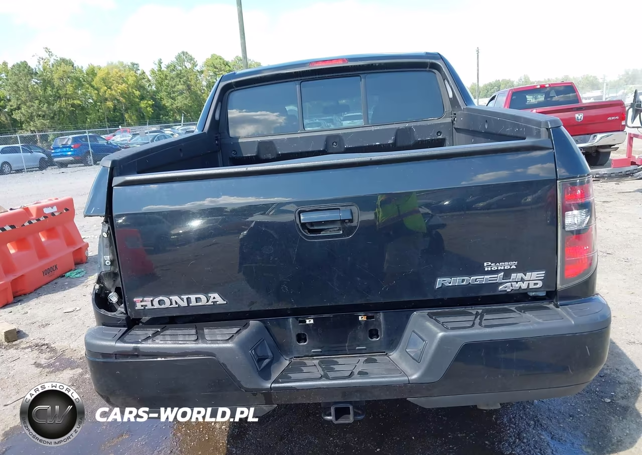 2014 Honda Ridgeline Sport VIN:5FPYK1F76EB007672 - 17