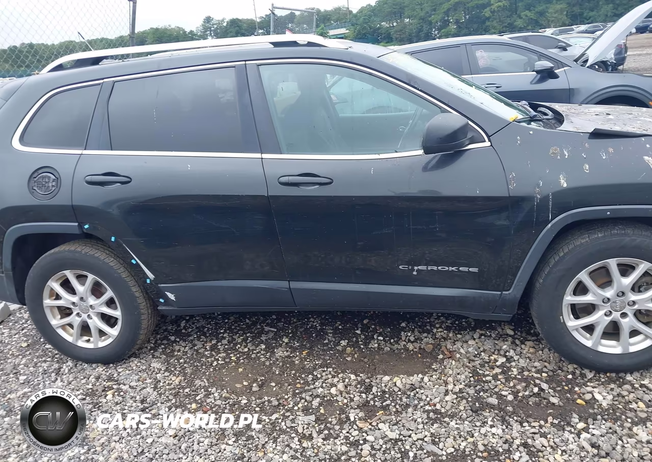 2015 Jeep Cherokee Latitude VIN:1C4PJMCB1FW559773 - 13