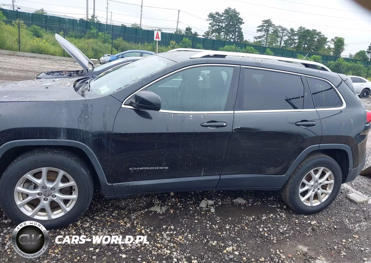 2015 Jeep Cherokee Latitude VIN:1C4PJMCB1FW559773 - 14