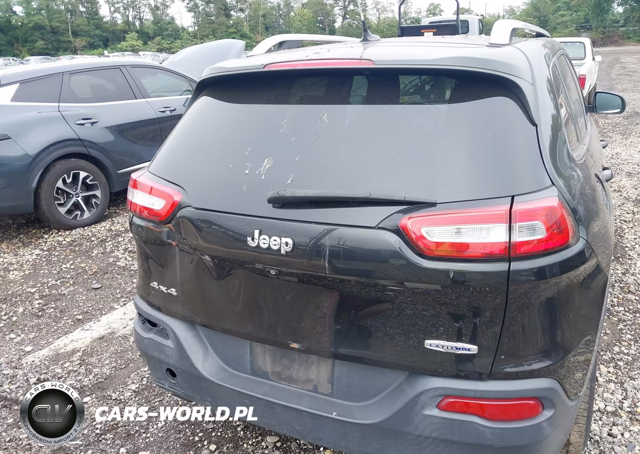 2015 Jeep Cherokee Latitude VIN:1C4PJMCB1FW559773 - 16