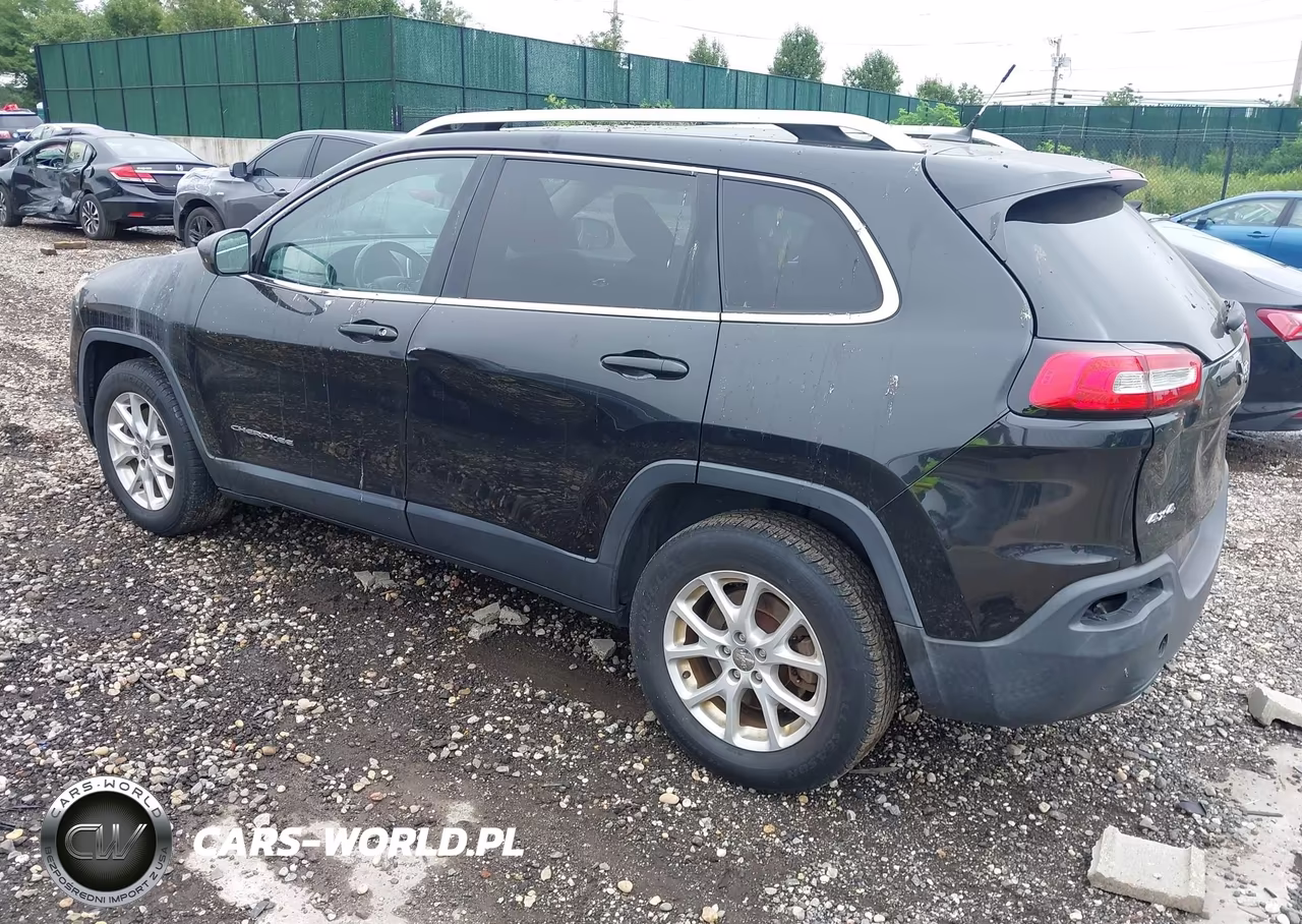 2015 Jeep Cherokee Latitude VIN:1C4PJMCB1FW559773 - 3