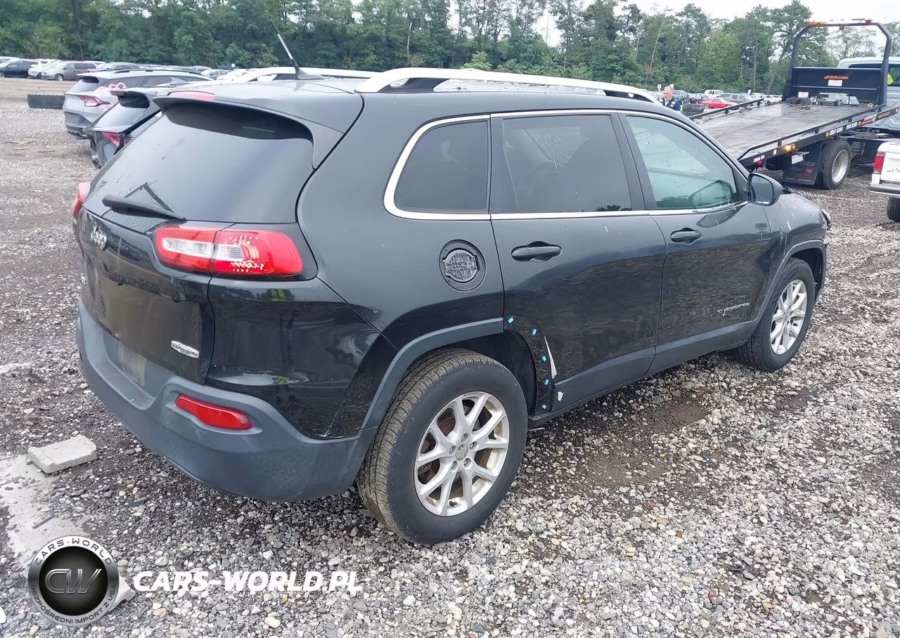 2015 Jeep Cherokee Latitude VIN:1C4PJMCB1FW559773 - 4