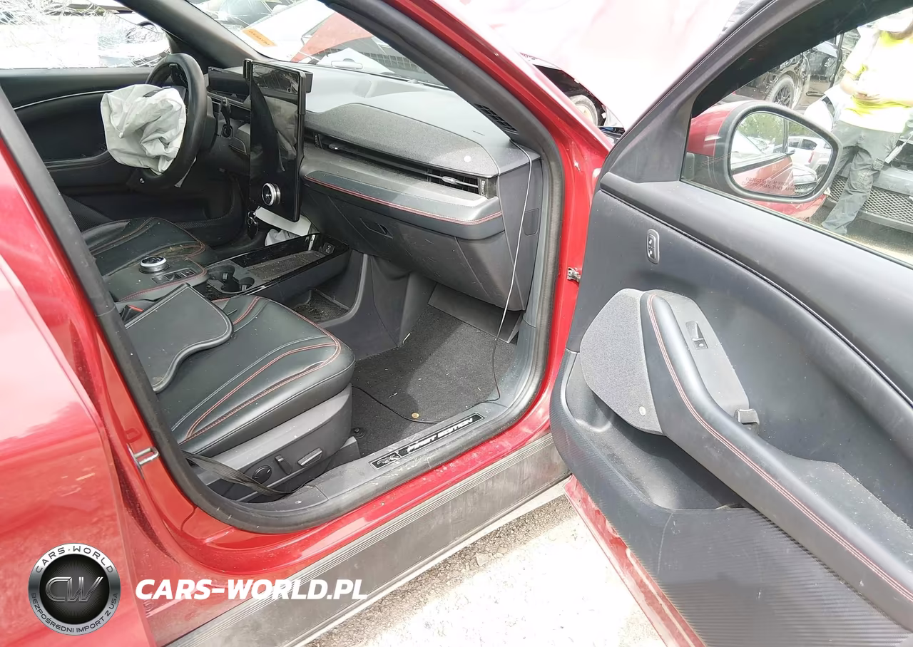 2021 Ford Mustang Mach-E Premium VIN:3FMTK3SU7MMA09950 - 5