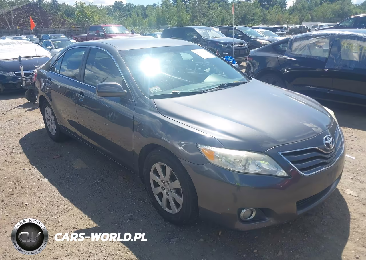 2011 Toyota Camry Le – zdjęcie 1 z 11