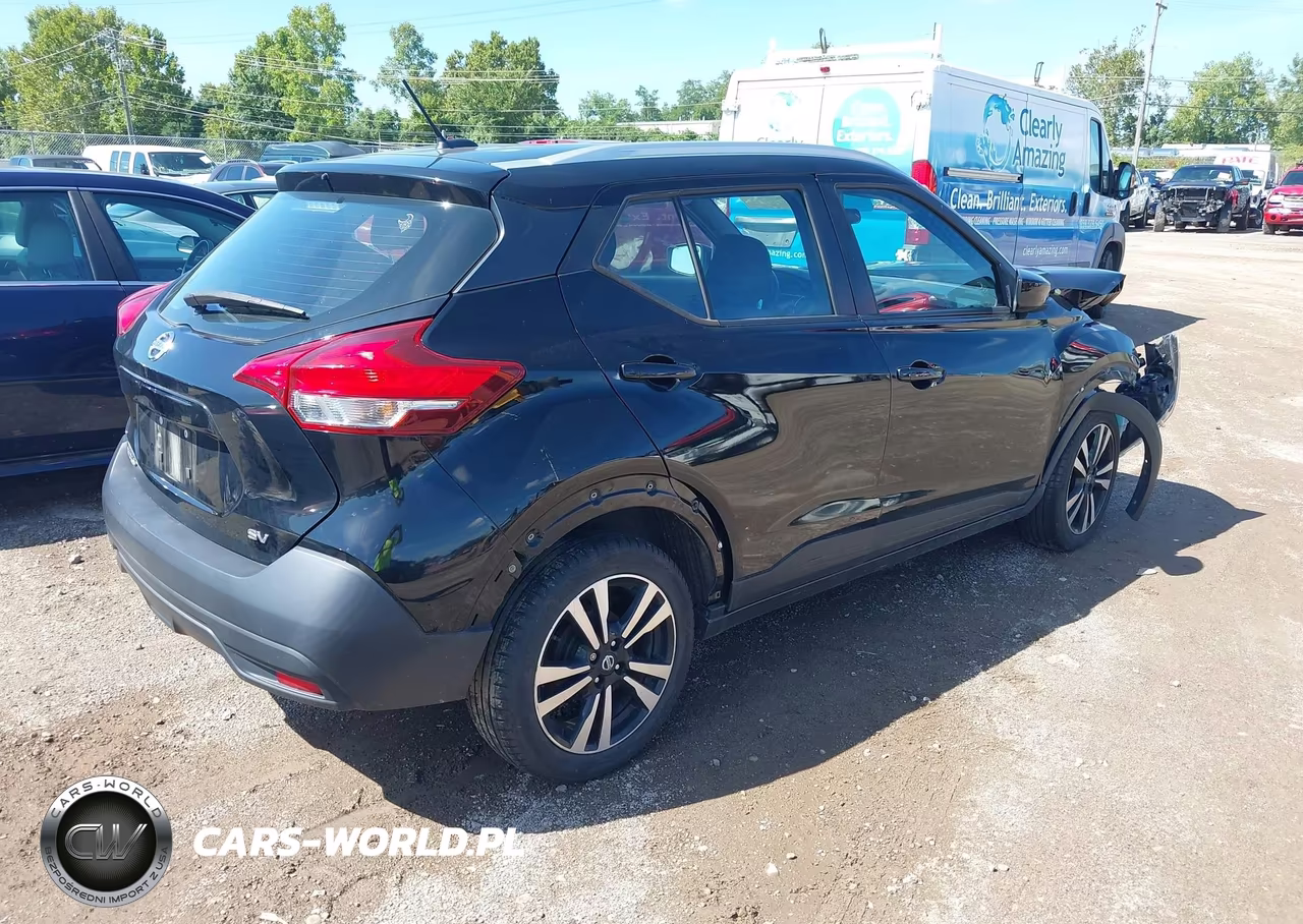 2019 Nissan Kicks Sv VIN:3N1CP5CUXKL513415 - 4