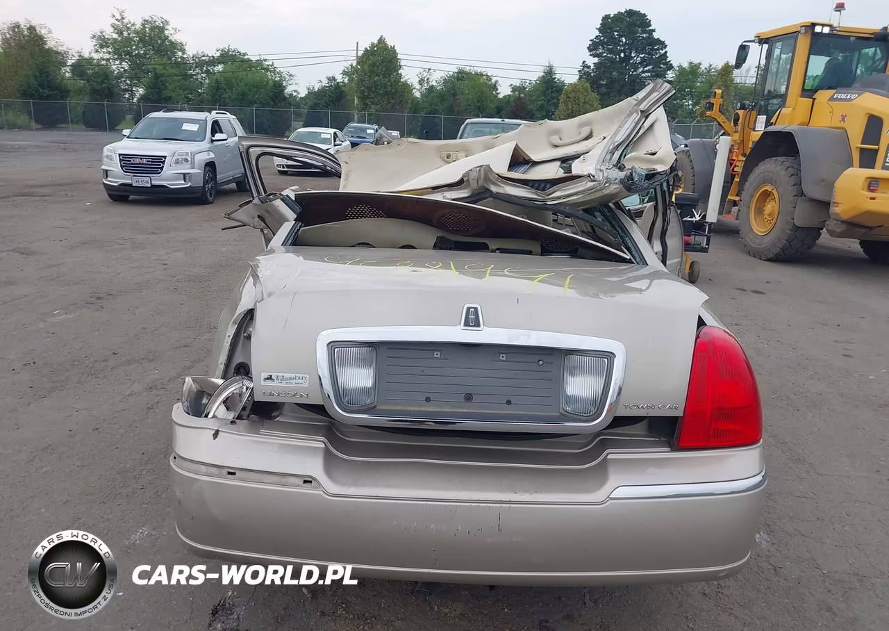 2007 Lincoln Town Car Signature Limited VIN:1LNHM82W57Y638596 - 16