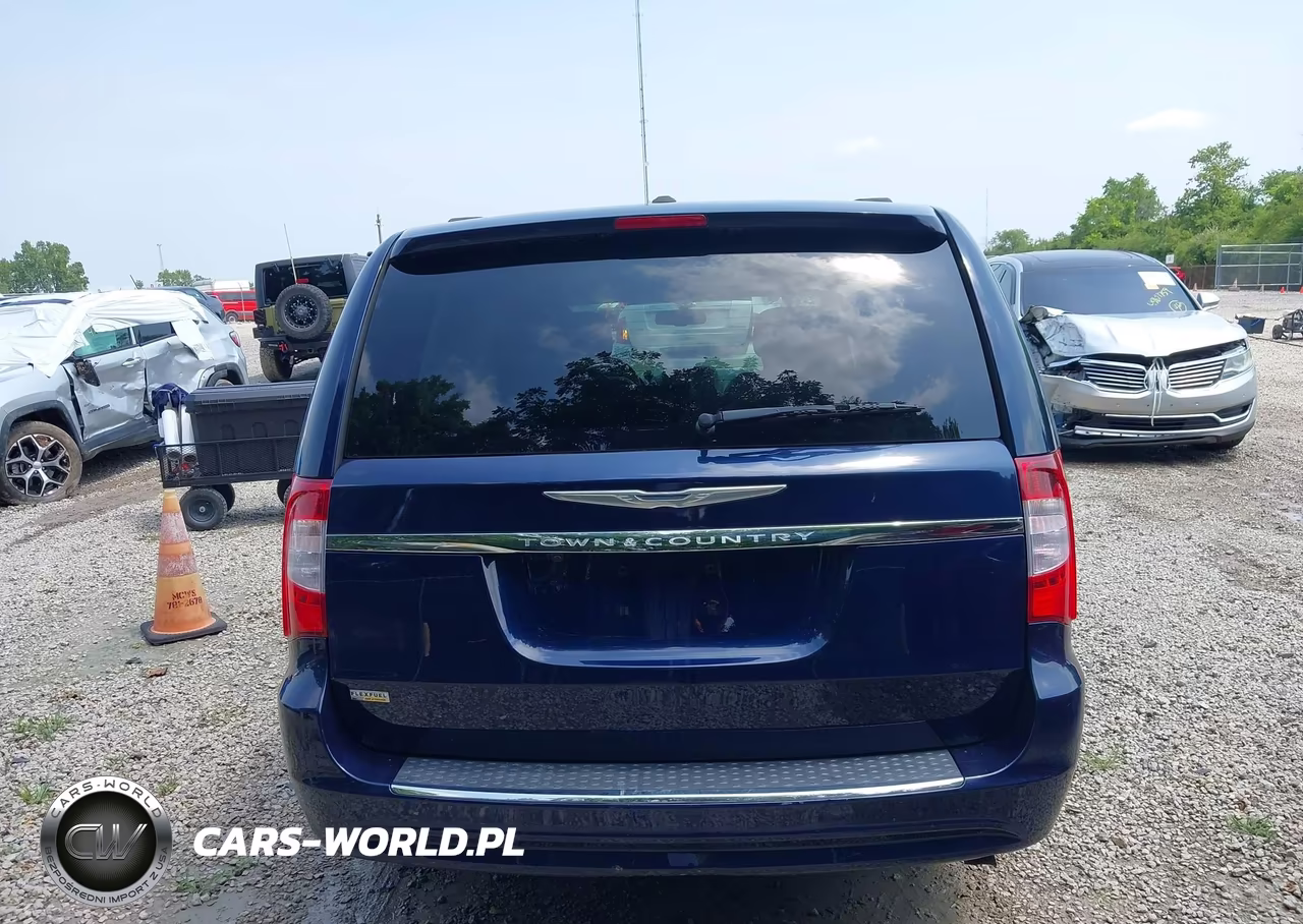 2016 Chrysler Town & Country Touring VIN:2C4RC1BG2GR173727 - 16