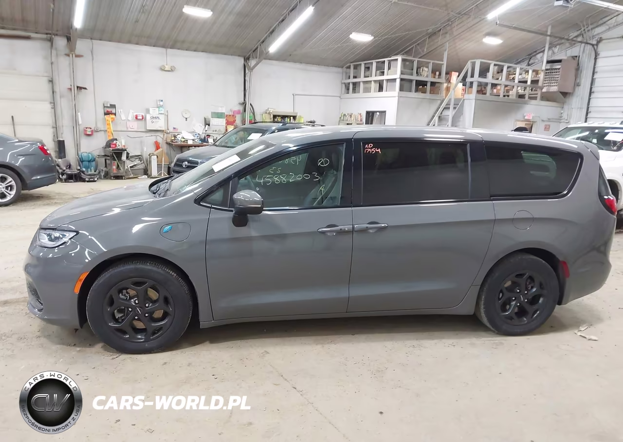 2023 Chrysler Pacifica Hybrid Touring L VIN:2C4RC1L77PR609177 - 12
