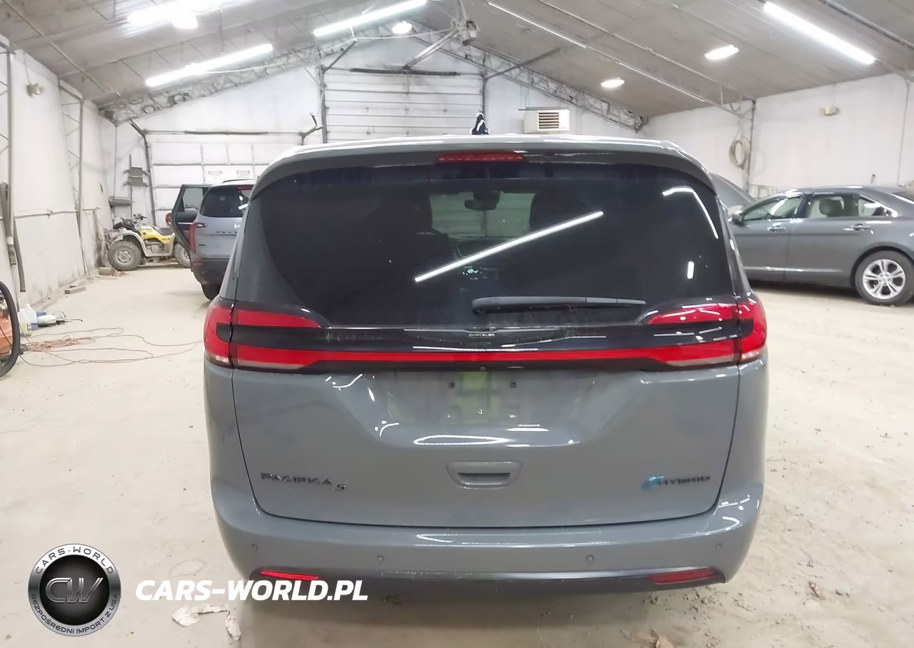2023 Chrysler Pacifica Hybrid Touring L VIN:2C4RC1L77PR609177 - 14