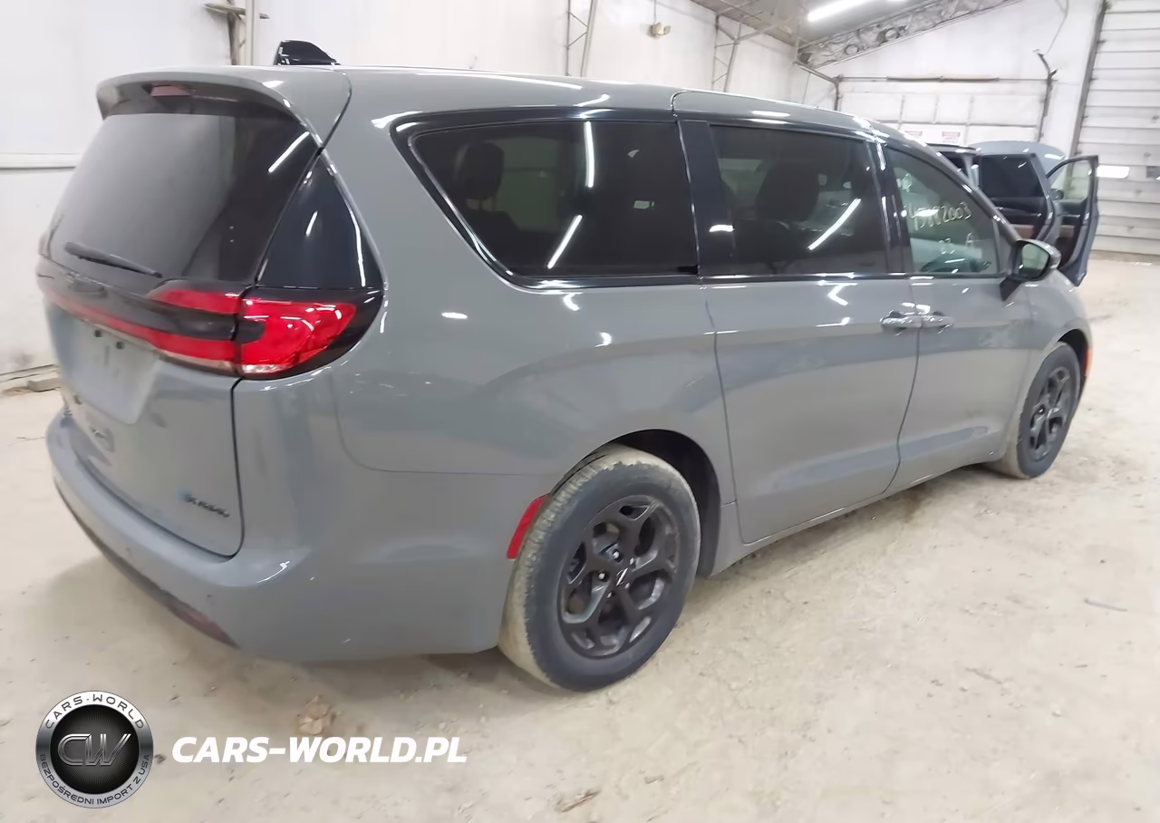 2023 Chrysler Pacifica Hybrid Touring L VIN:2C4RC1L77PR609177 - 3