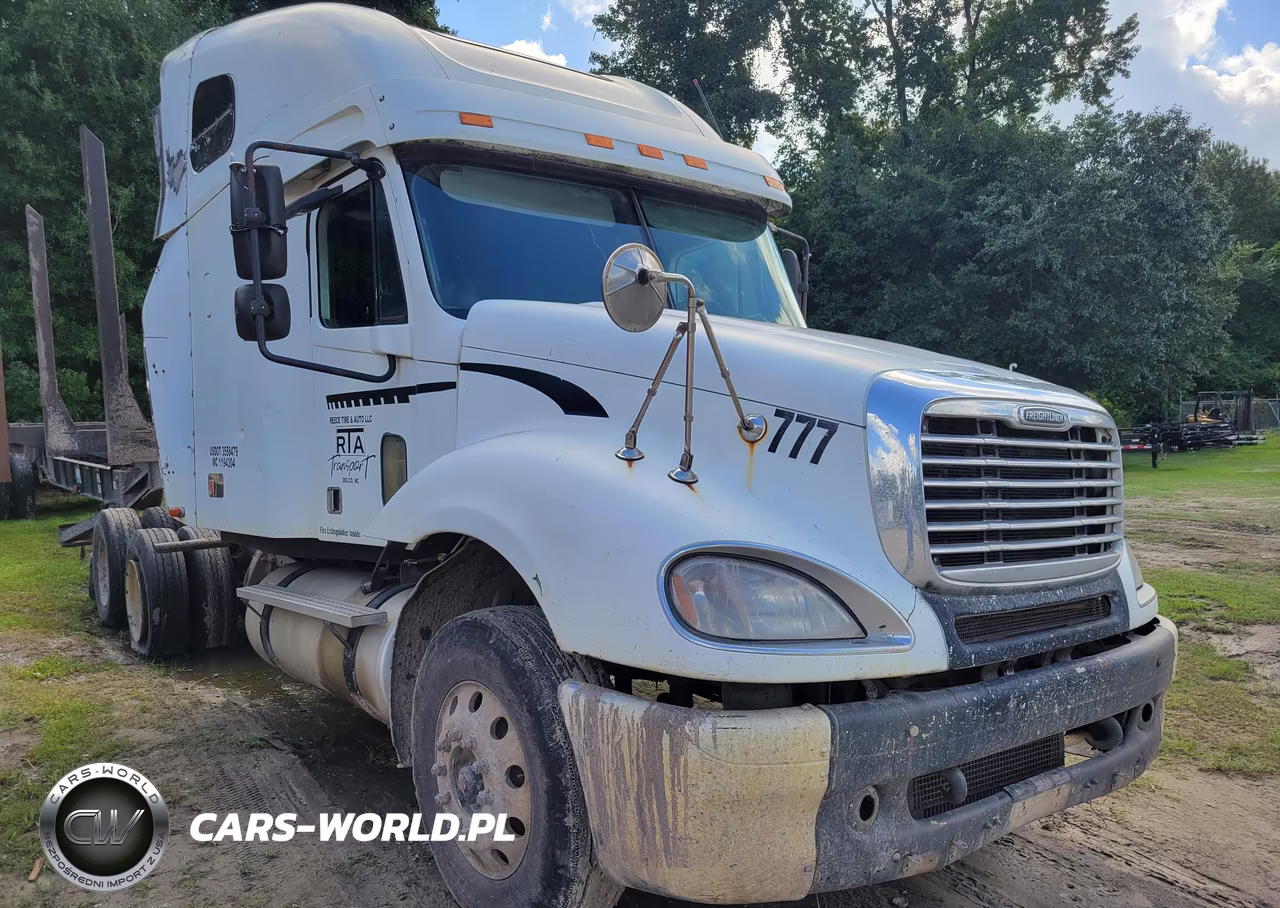 2005 Freightliner Conventional Columbia