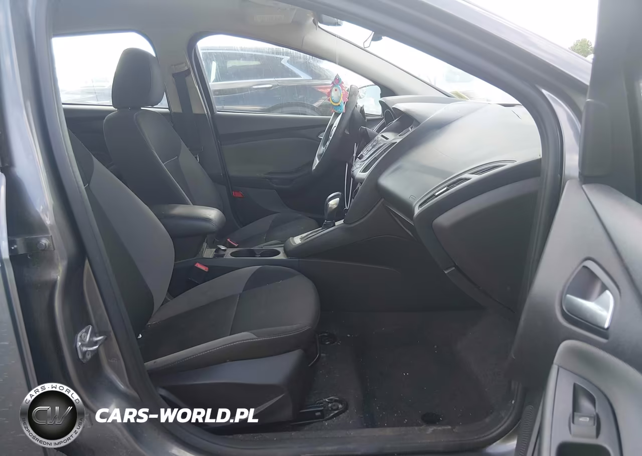 2014 Ford Focus Se VIN:1FADP3F27EL295696 - 5