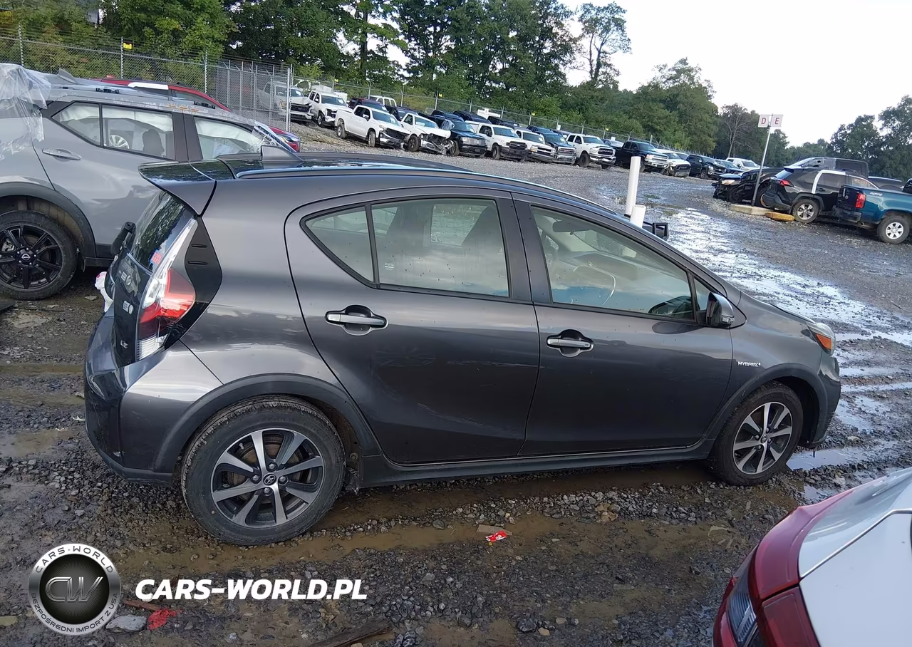 2019 Toyota Prius C Le VIN:JTDKDTB38K1623644 - 14