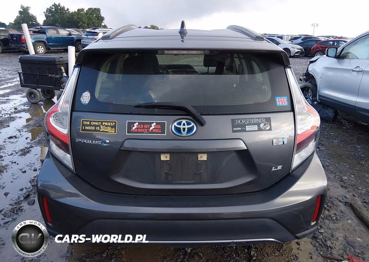 2019 Toyota Prius C Le VIN:JTDKDTB38K1623644 - 17