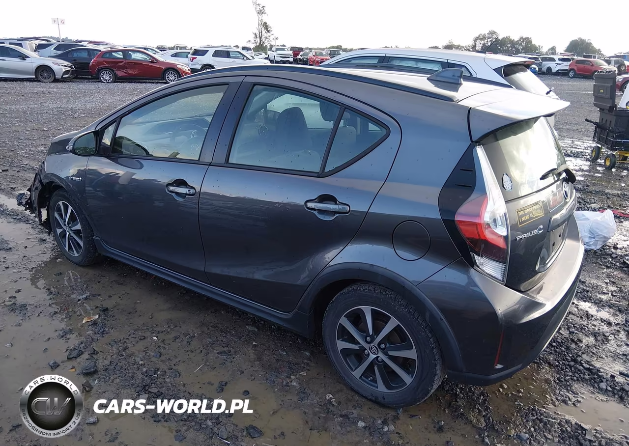 2019 Toyota Prius C Le VIN:JTDKDTB38K1623644 - 3