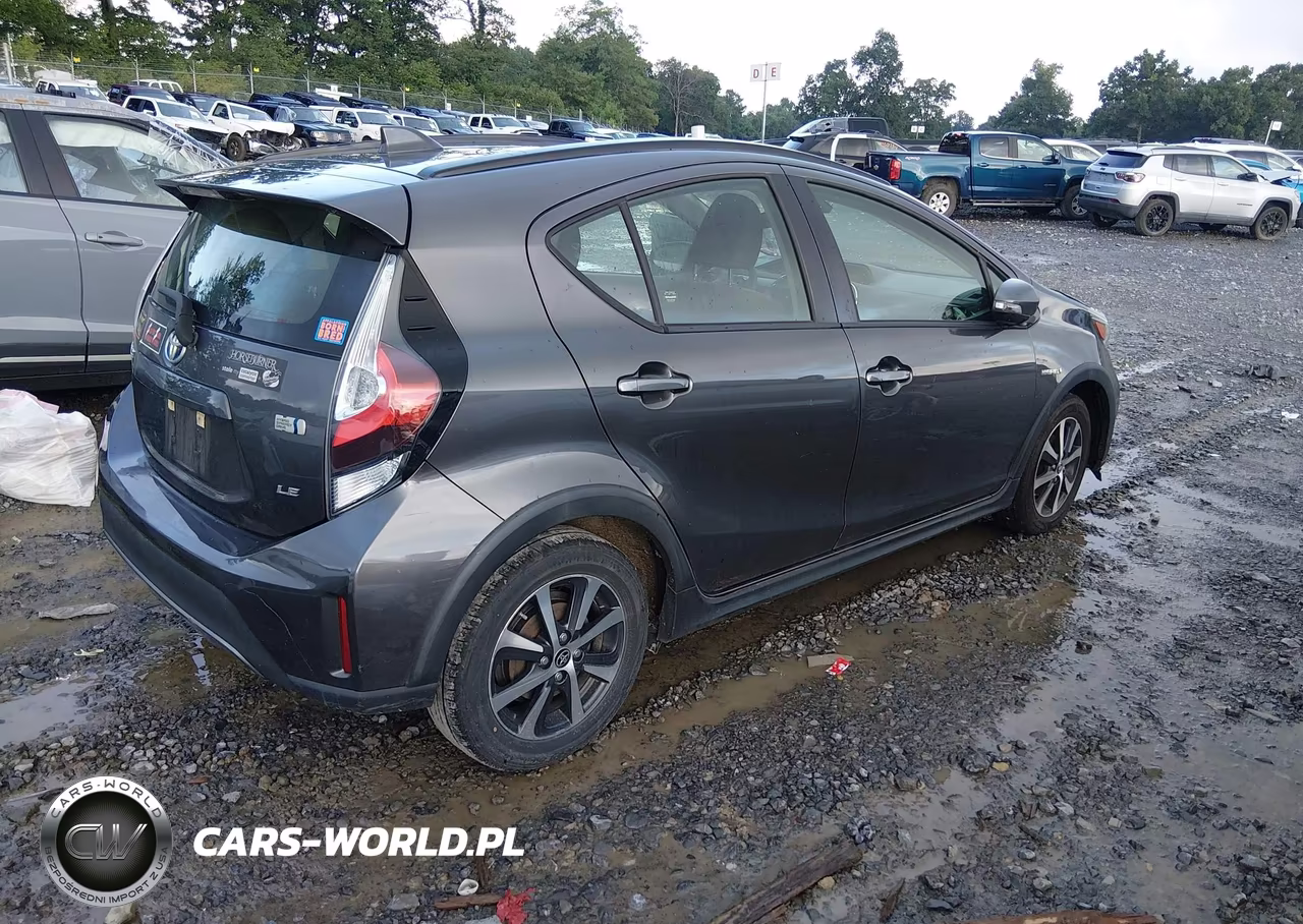 2019 Toyota Prius C Le VIN:JTDKDTB38K1623644 - 4
