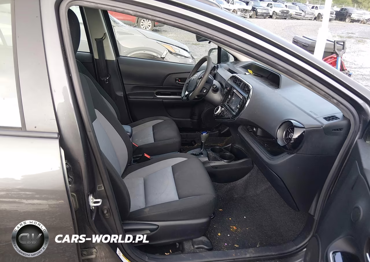 2019 Toyota Prius C Le VIN:JTDKDTB38K1623644 - 5
