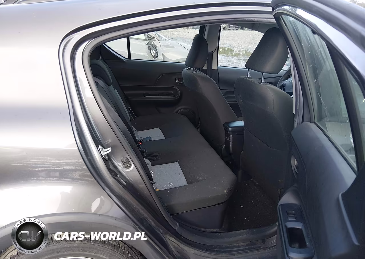 2019 Toyota Prius C Le VIN:JTDKDTB38K1623644 - 8
