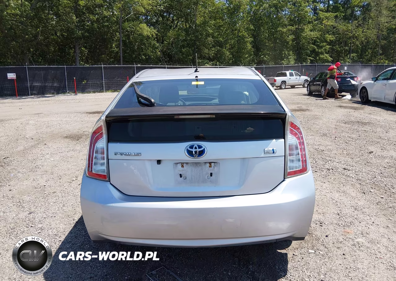 2014 Toyota Prius Two VIN:JTDKN3DU2E0375758 - 17