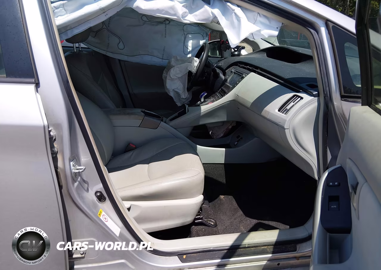 2014 Toyota Prius Two VIN:JTDKN3DU2E0375758 - 5