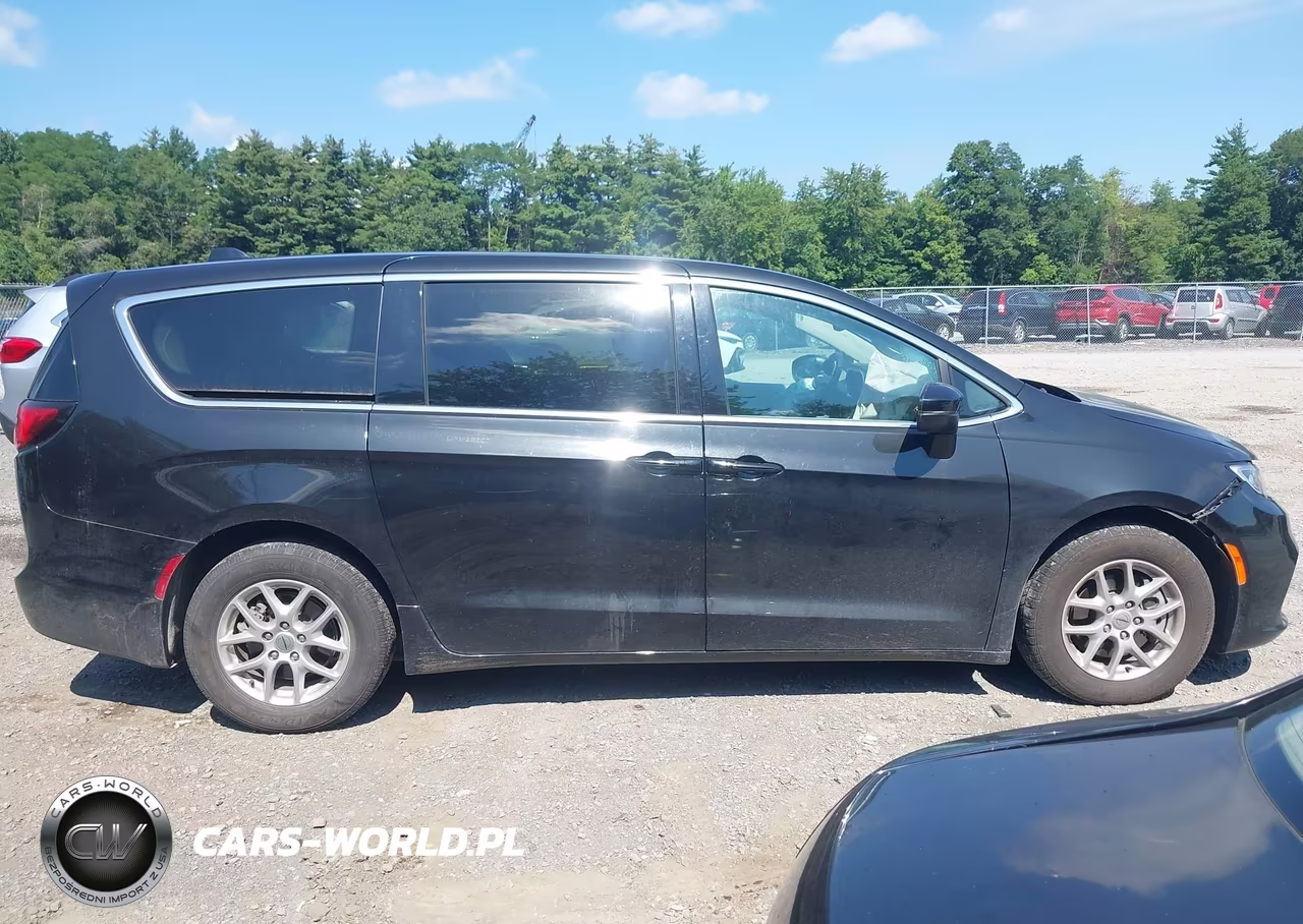 2023 Chrysler Pacifica Touring L VIN:2C4RC1BG7PR607558 - 13