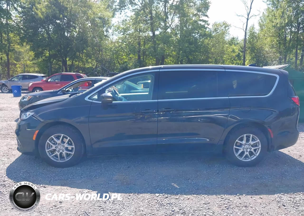 2023 Chrysler Pacifica Touring L VIN:2C4RC1BG7PR607558 - 14