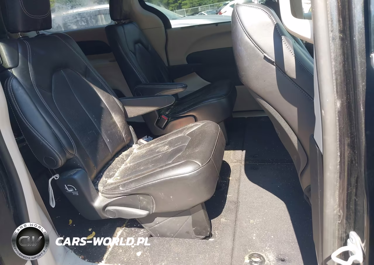2023 Chrysler Pacifica Touring L VIN:2C4RC1BG7PR607558 - 8