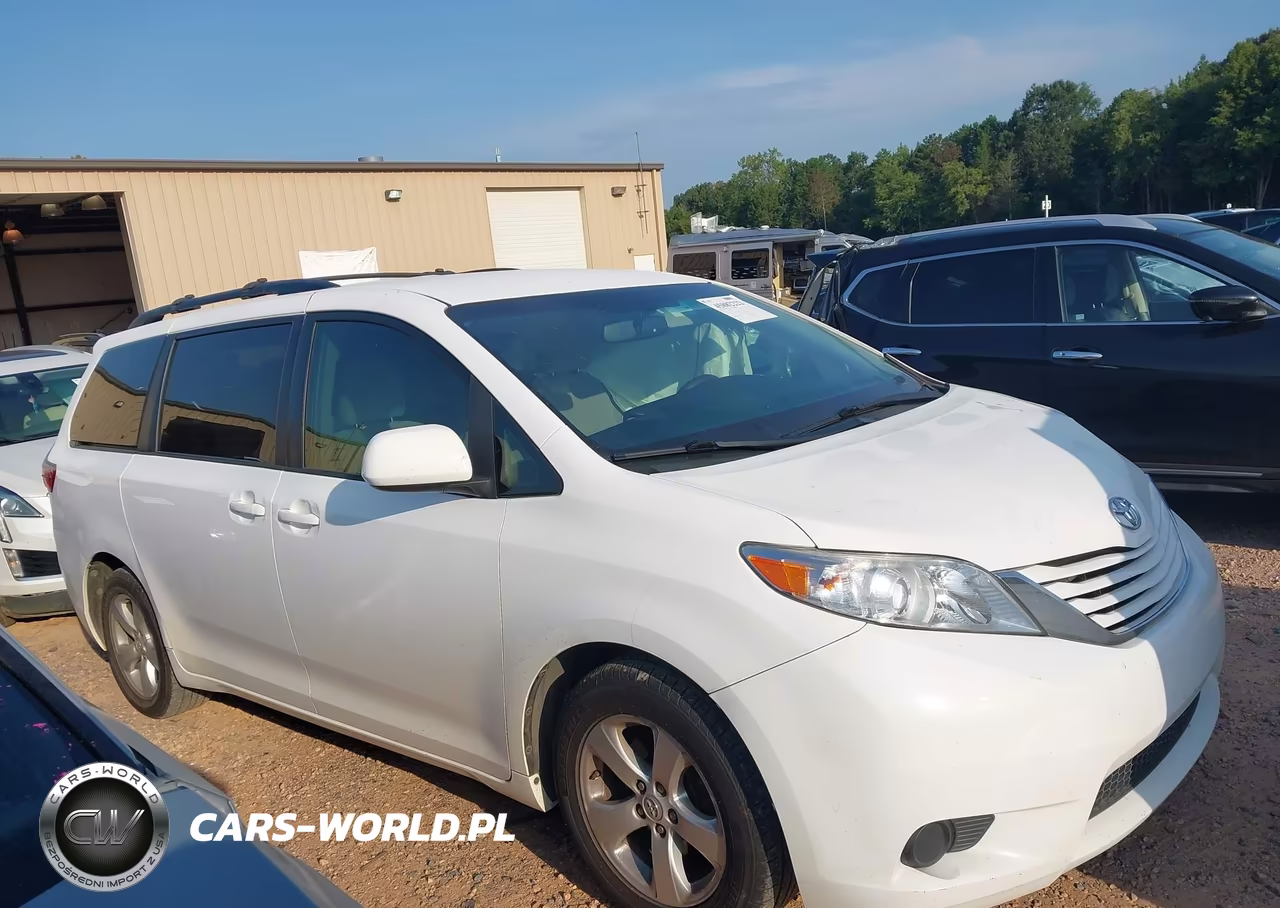 2015 Toyota Sienna Le 8 Passenger VIN:5TDKK3DC7FS624117 - 13