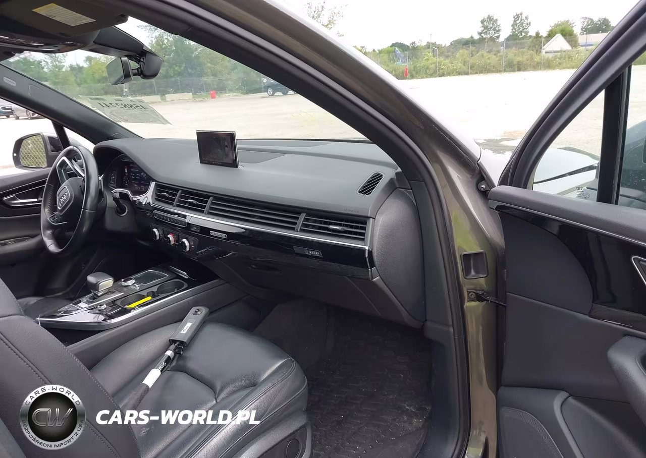 2019 Audi Q7 55 Premium VIN:WA1LAAF72KD032037 - 5