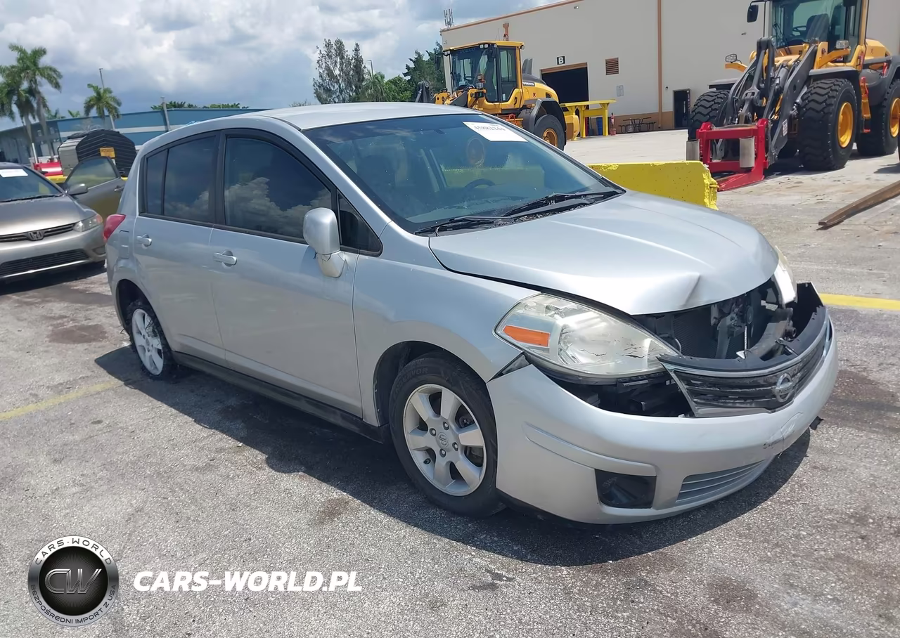 2012 Nissan Versa 1.8 S – zdjęcie 1 z 11