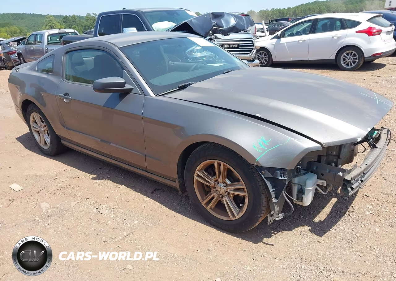 2013 Ford Mustang V6 – zdjęcie 1 z 16