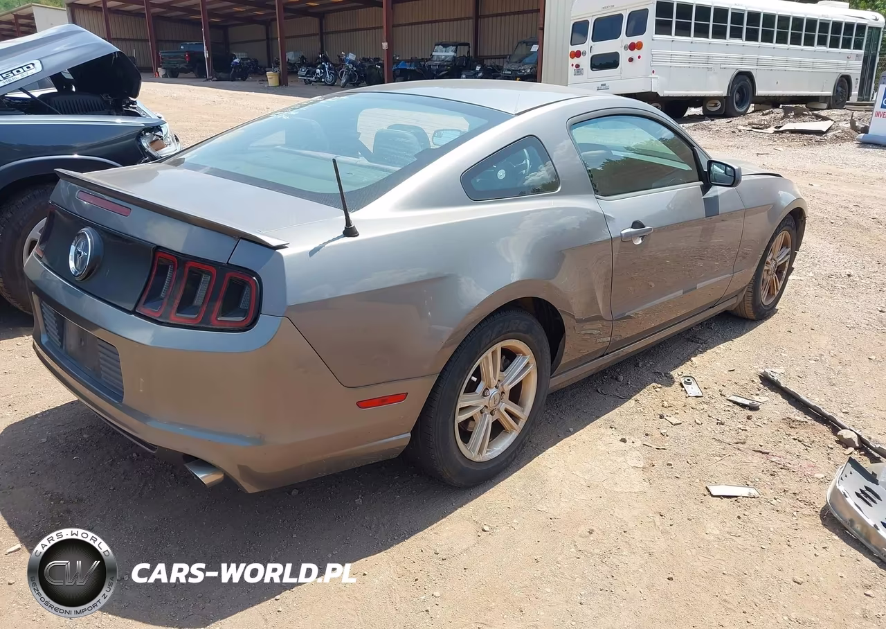 2013 Ford Mustang V6 VIN:1ZVBP8AM4D5281889 - 4
