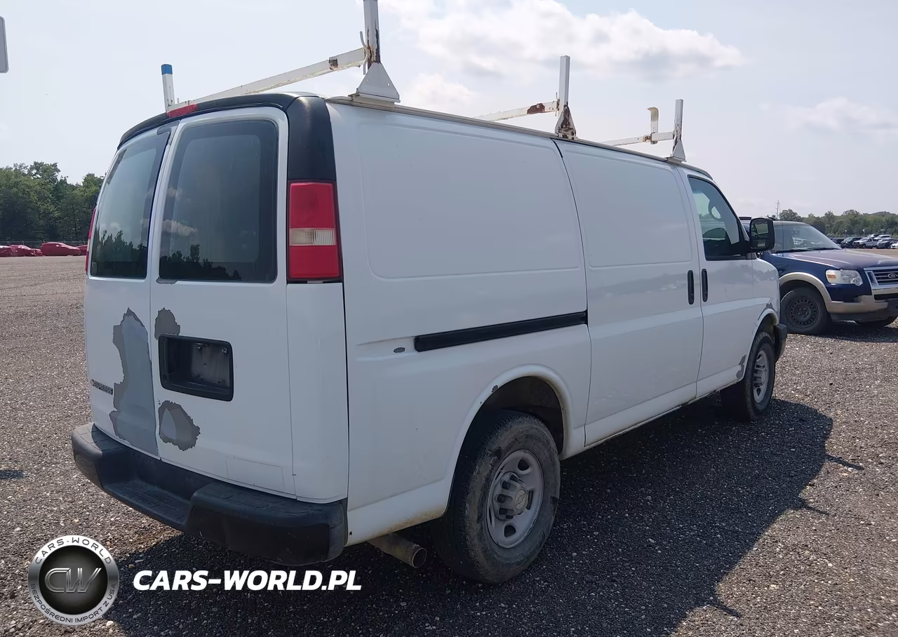 2008 Chevrolet Express Work Van VIN:1GCGG25C881173652 - 4