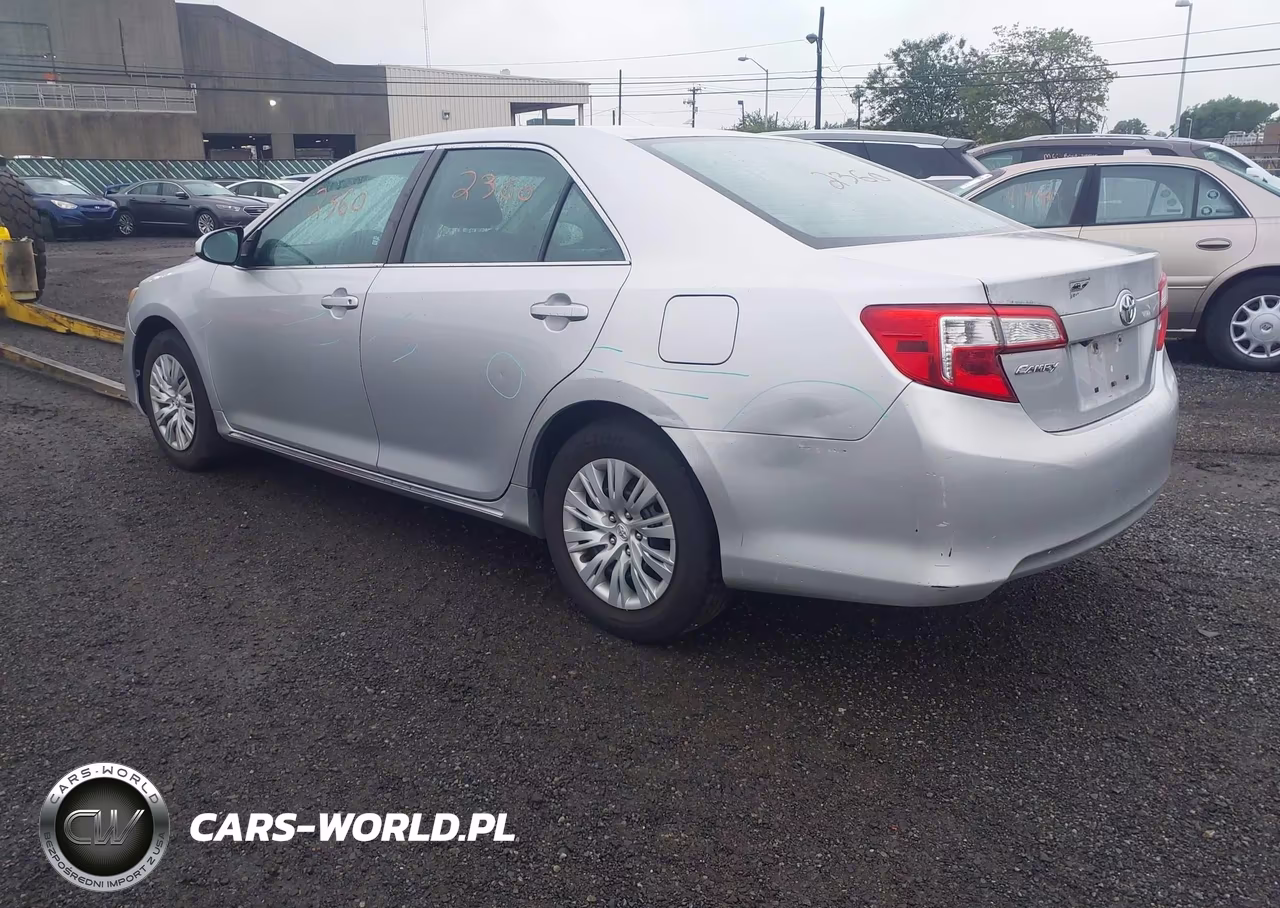 2013 Toyota Camry Le VIN:4T4BF1FK9DR275680 - 3