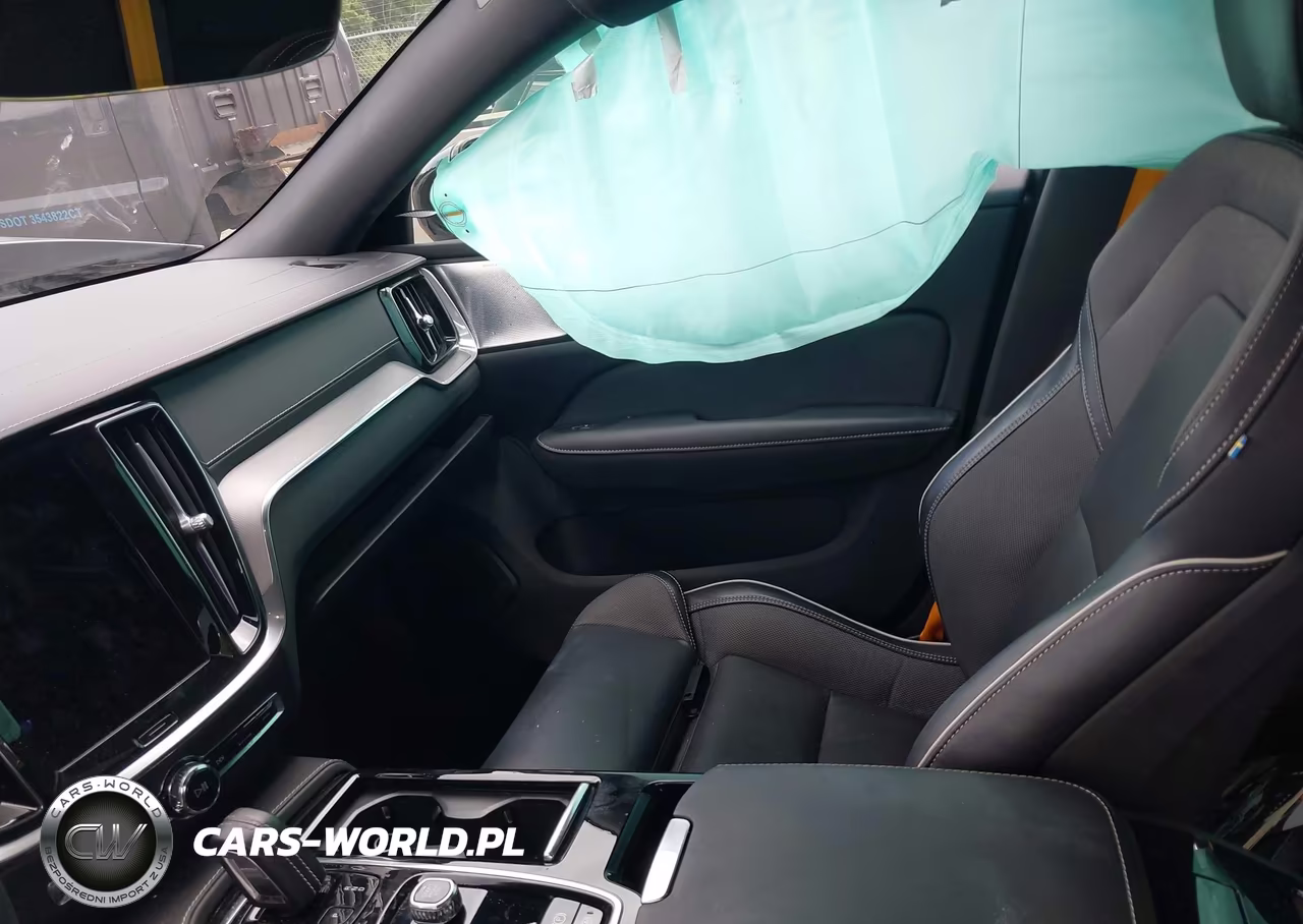 2022 Volvo S60 Recharge Plug-In Hybrid T8 Polestar Engineered Extended Range VIN:7JRH60FP6NG192918 - 5