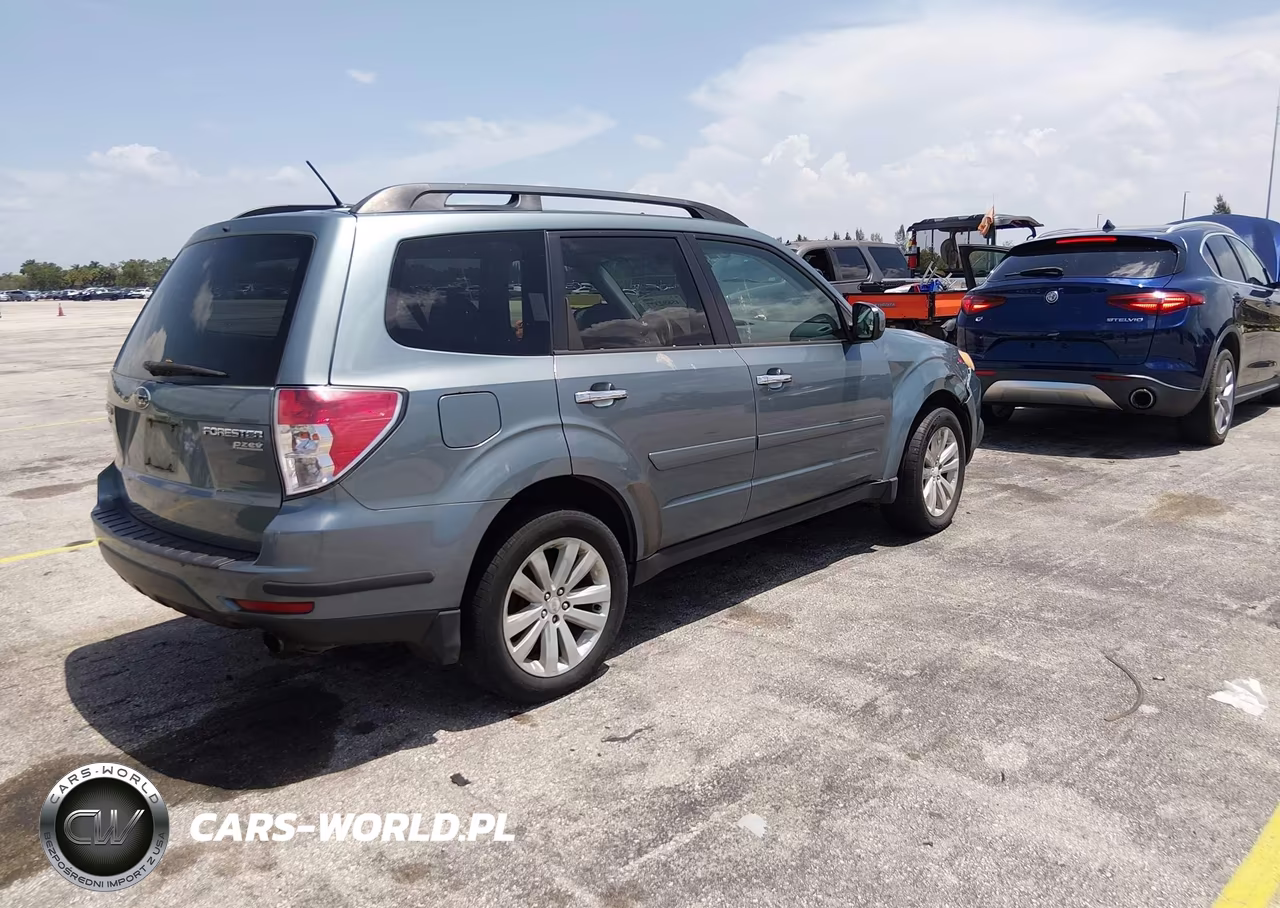 2013 Subaru Forester 2.5X Premium VIN:JF2SHADC2DH400887 - 4