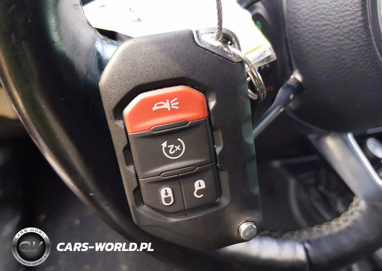 2020 Jeep Wrangler Unlimited Sahara 4X4 VIN:1C4HJXEN9LW108440 - 11