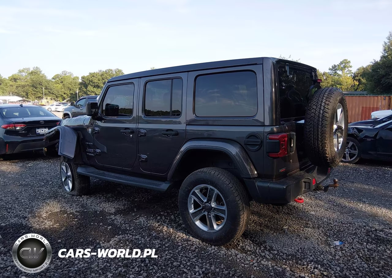 2020 Jeep Wrangler Unlimited Sahara 4X4 VIN:1C4HJXEN9LW108440 - 3