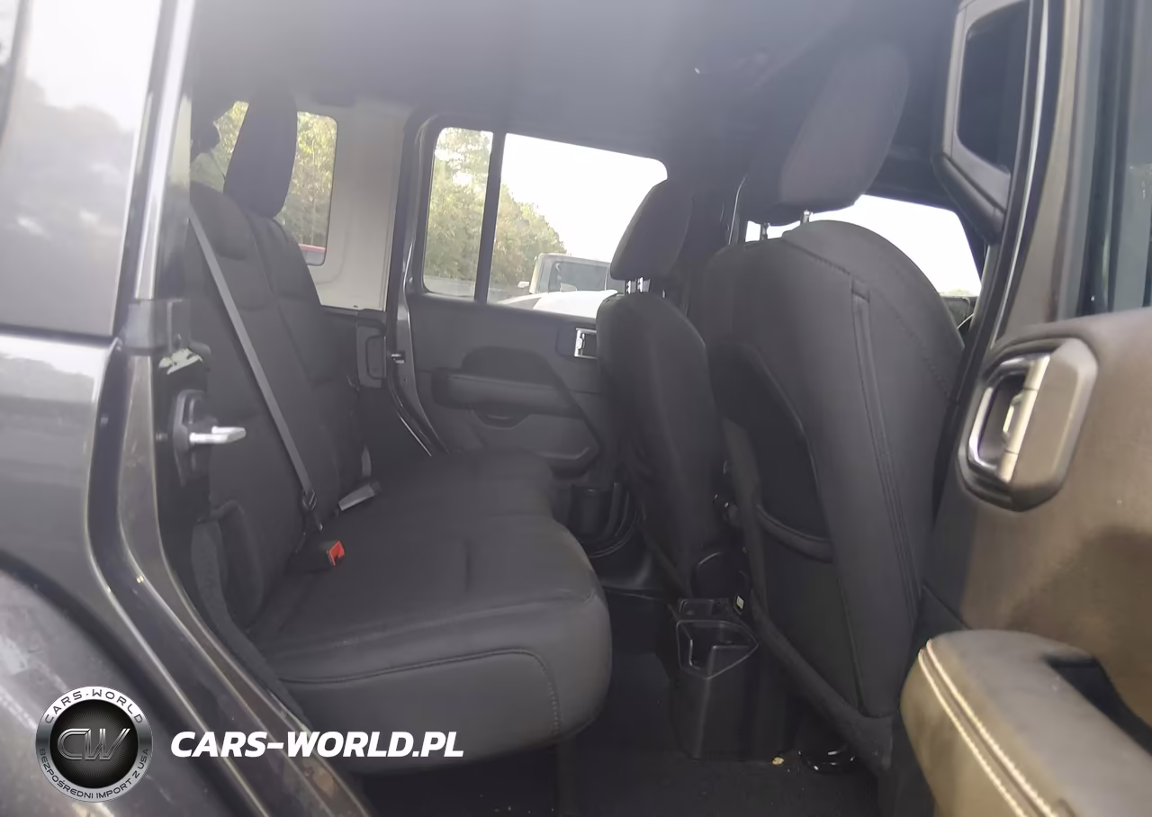 2020 Jeep Wrangler Unlimited Sahara 4X4 VIN:1C4HJXEN9LW108440 - 8
