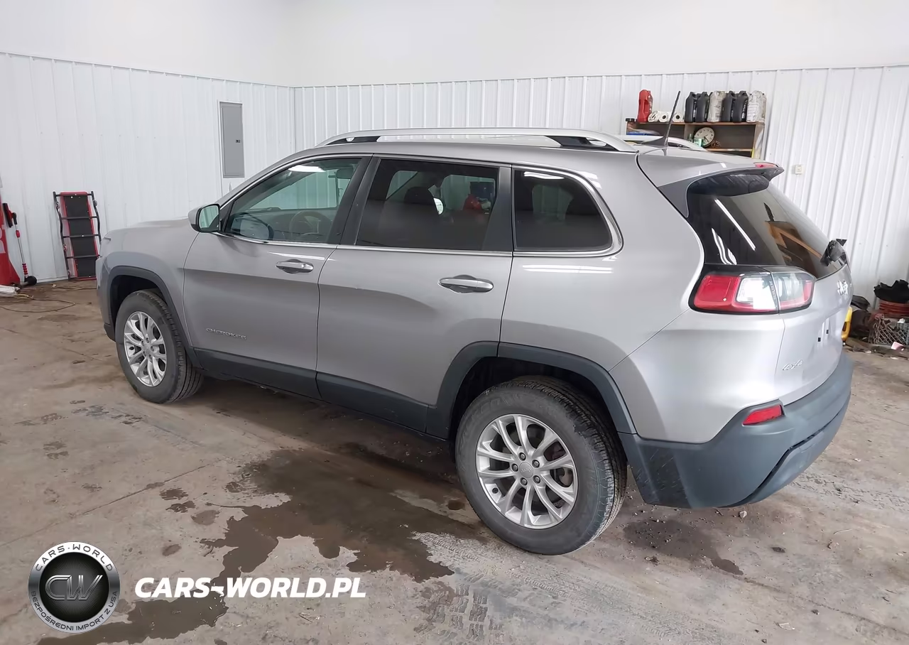 2019 Jeep Cherokee Latitude 4X4 VIN:1C4PJMCBXKD440450 - 3