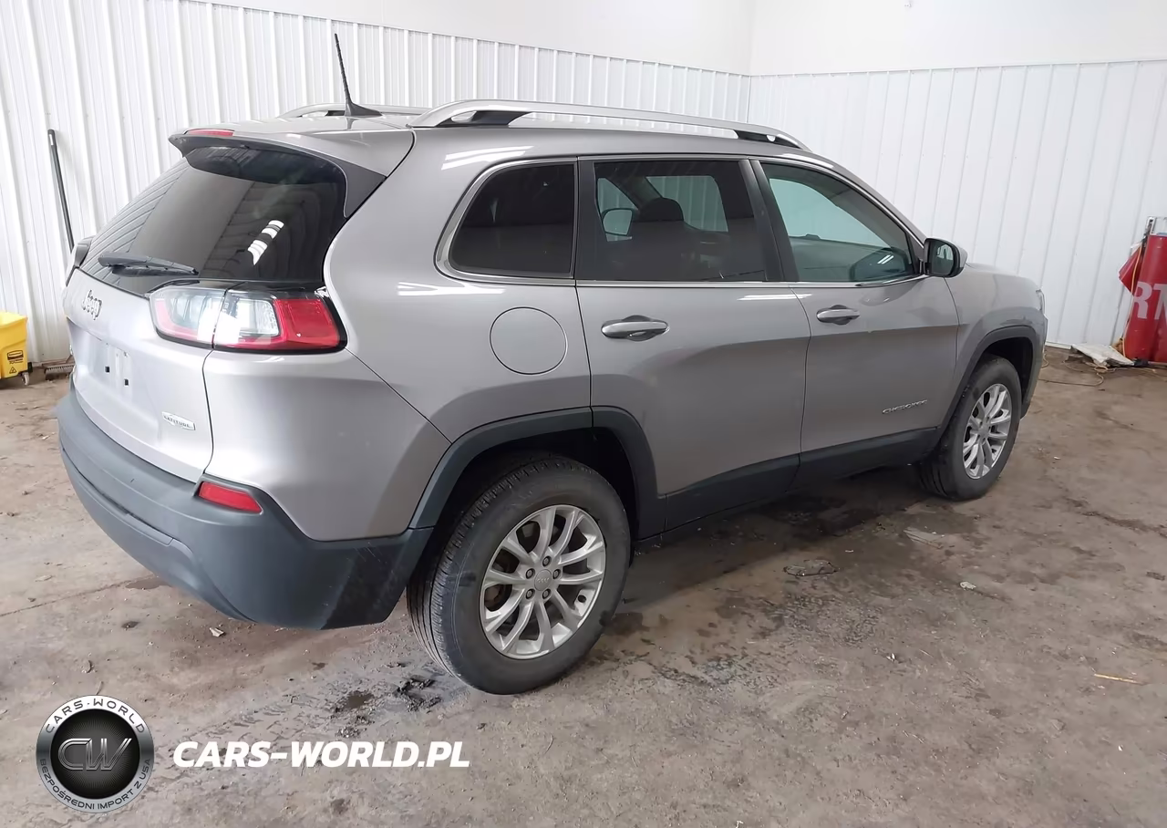 2019 Jeep Cherokee Latitude 4X4 VIN:1C4PJMCBXKD440450 - 4