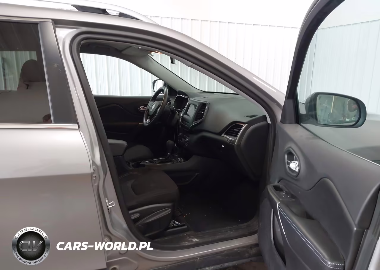 2019 Jeep Cherokee Latitude 4X4 VIN:1C4PJMCBXKD440450 - 5