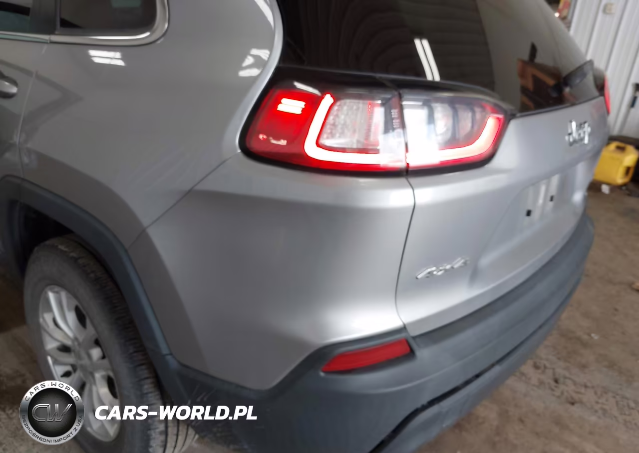 2019 Jeep Cherokee Latitude 4X4 VIN:1C4PJMCBXKD440450 - 6